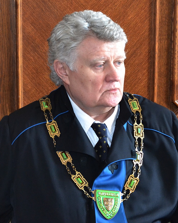 Gondolatok a „H ΤΕΧΝΗ ΜΑΚΡΗ – Ünnepi tanulmányok Kecskés László 70. születésnapja tiszteletére” című tanulmánykötetről